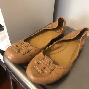 9.5 women’s Tory Burch flats - like new!!